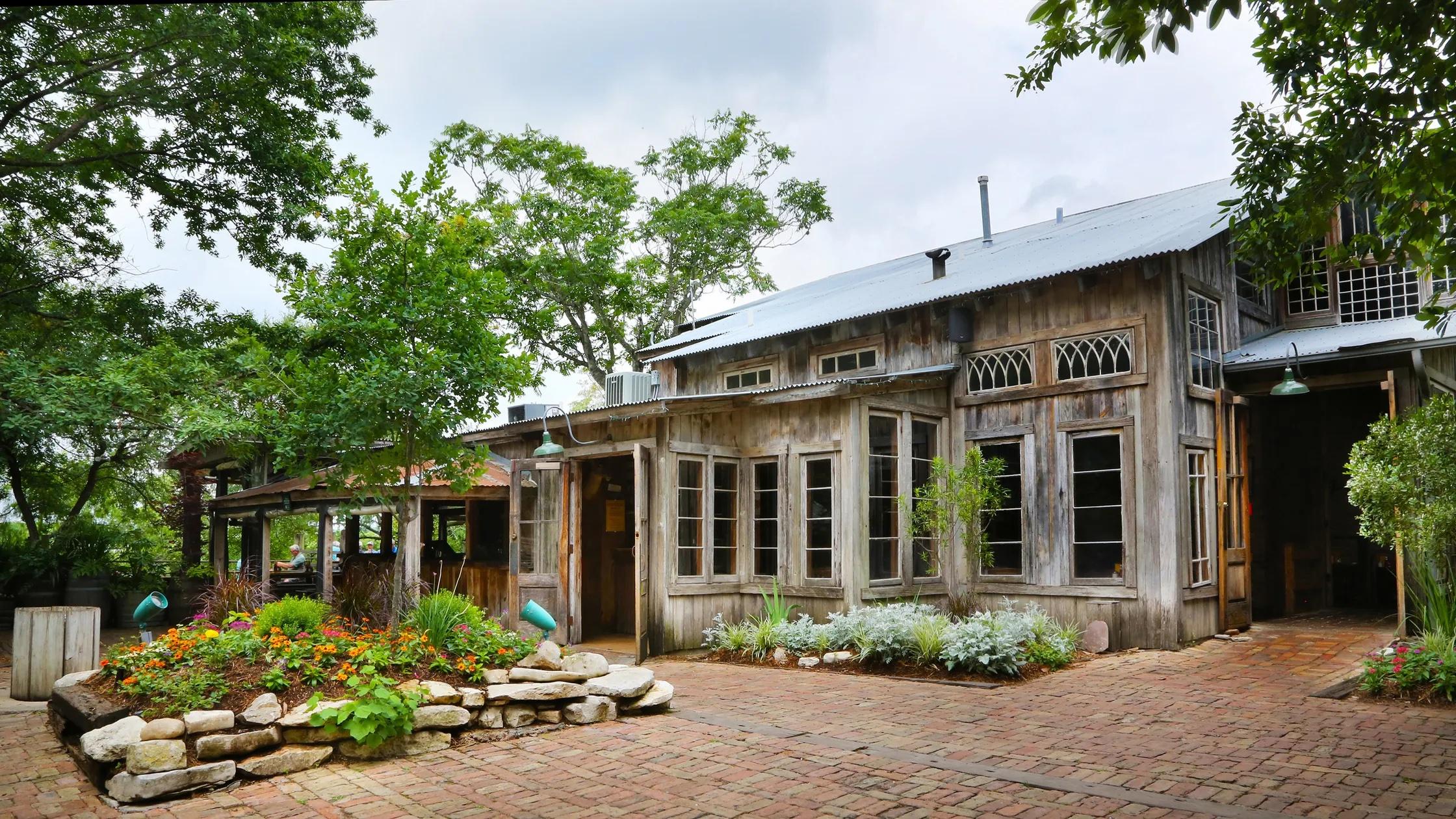 The Wedding Website of Jessica Townsend and Aaron Castillo