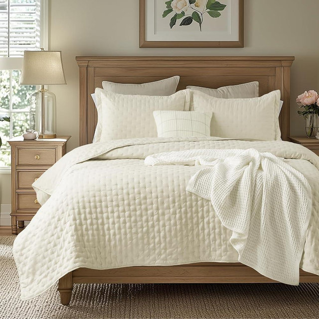 Bedsure King Quilt Set - Ultra Soft Quilt Bedding Set for Modern Farmhouse Bedroom, Lightweight All-Season King Size Comforter with 2 Pillow Shams, Ivory Summer Bedspread Coverlet 106x96 Inch