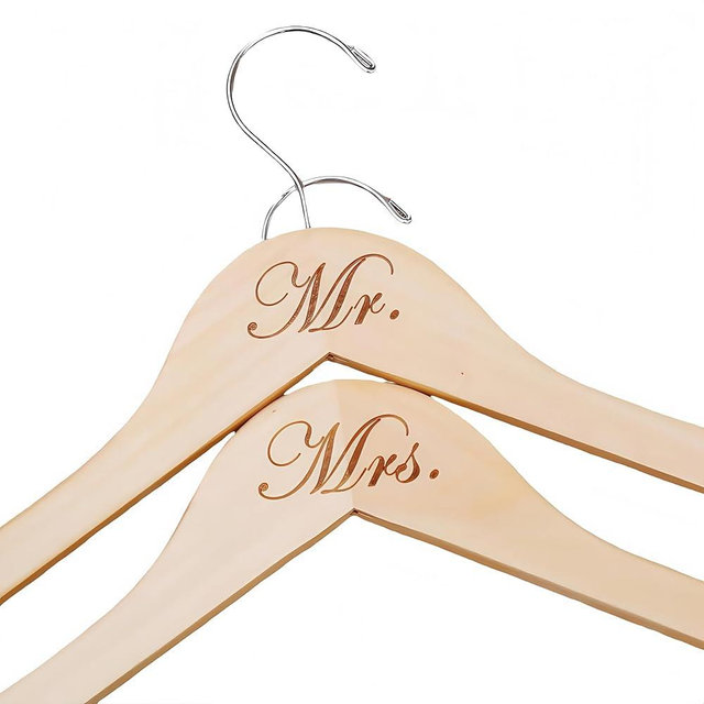 Vnque Wedding Hanger Bride Hanger Engraved Hanger Bride Gift Mr and Mrs a Pair (Natural/Sculpture Imprint)