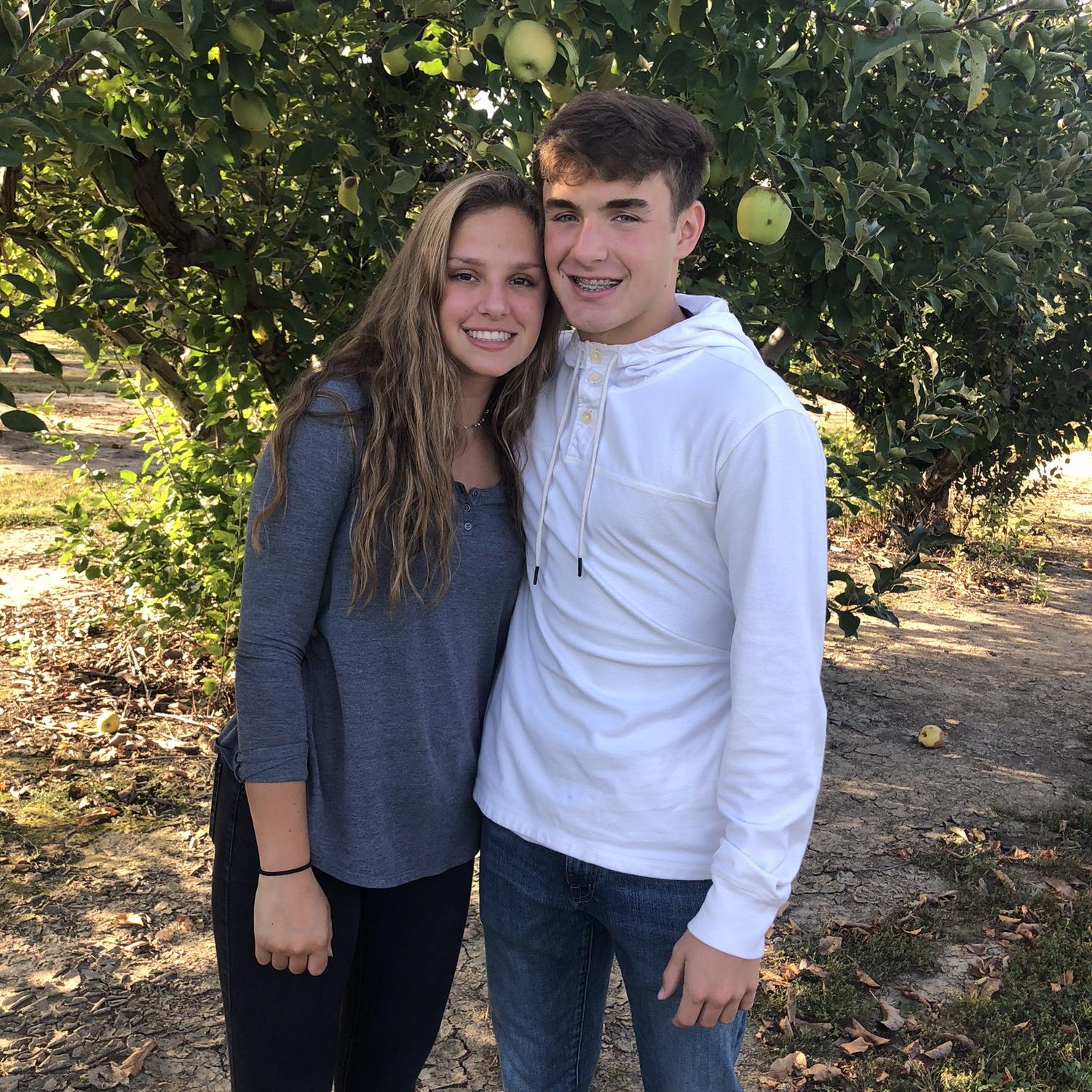 Apple orchard in 2019! Our first double date ❤️