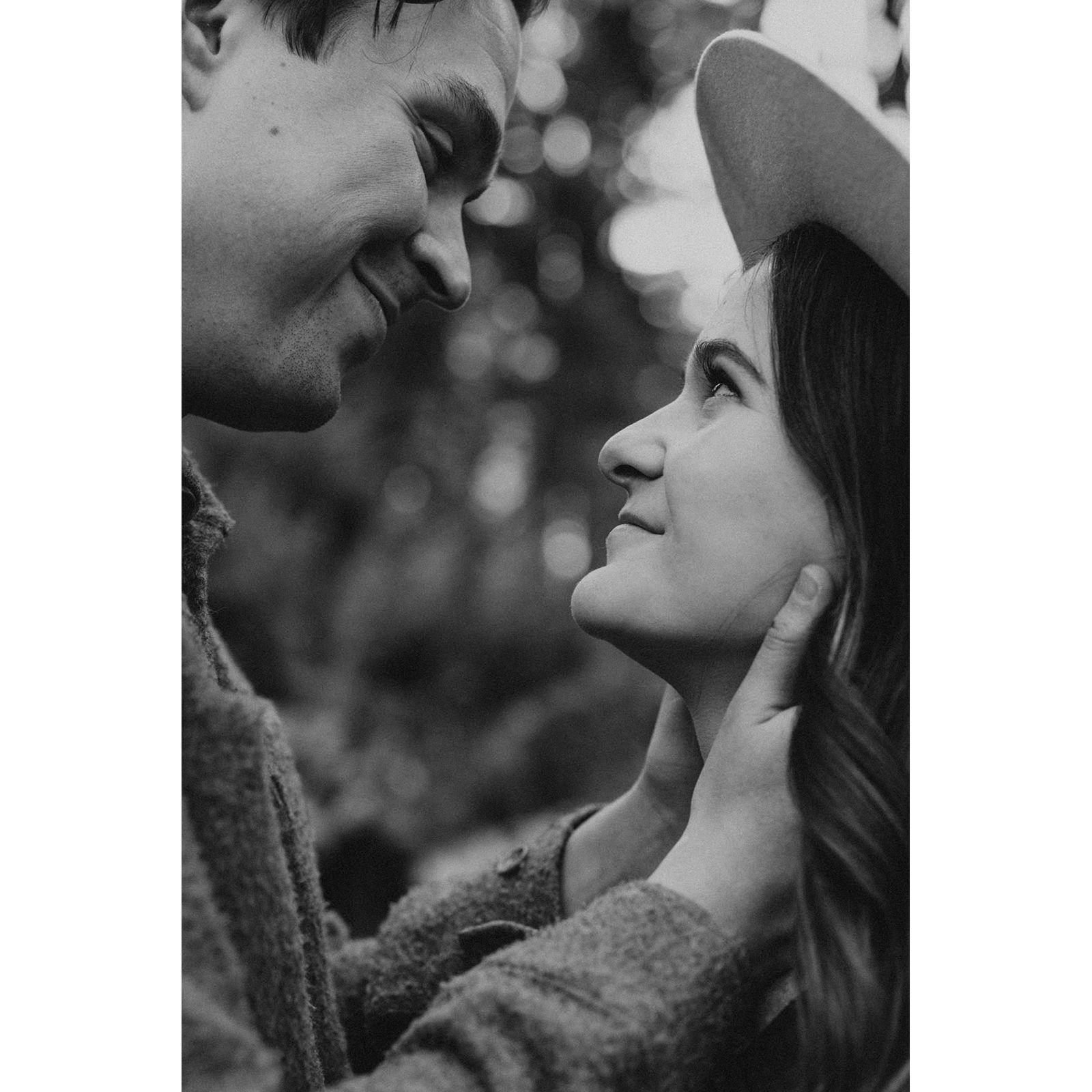 Engagement photos by In the Alpenglow at Point Defiance in Wahington in the fall of 2023.