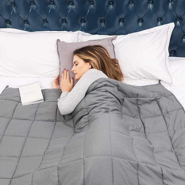 BETU Weighted Blanket for Adults (12lbs, 60"x80" Queen Size) - Cooling and Breathable Heavy Blanket for 110-130lbs with Premium Glass Beads - Soft Thick Blanket for All-Season Sleeping Comfort - Grey