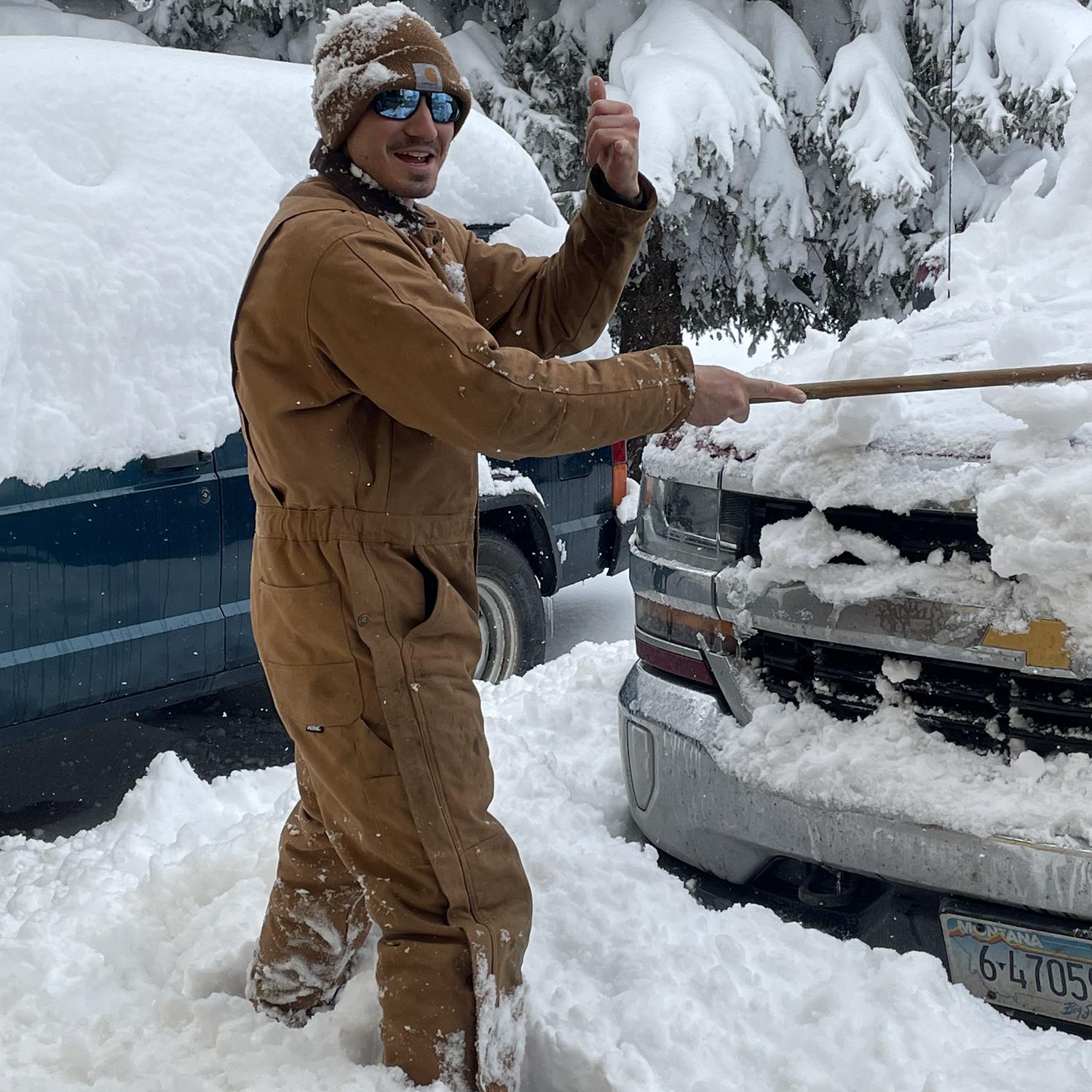 couple feet of snow fell in April 2023