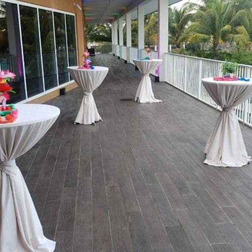 Salty Bar Cocktail Hour