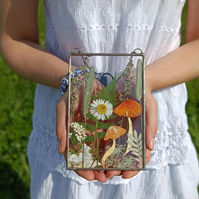 Suncatcher, pressed flower art, botanical home décor, original and unique gift