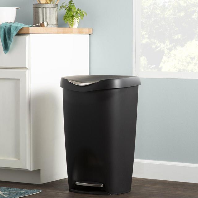 Stockbridge Plastic 13 Gallon Step On Trash Can