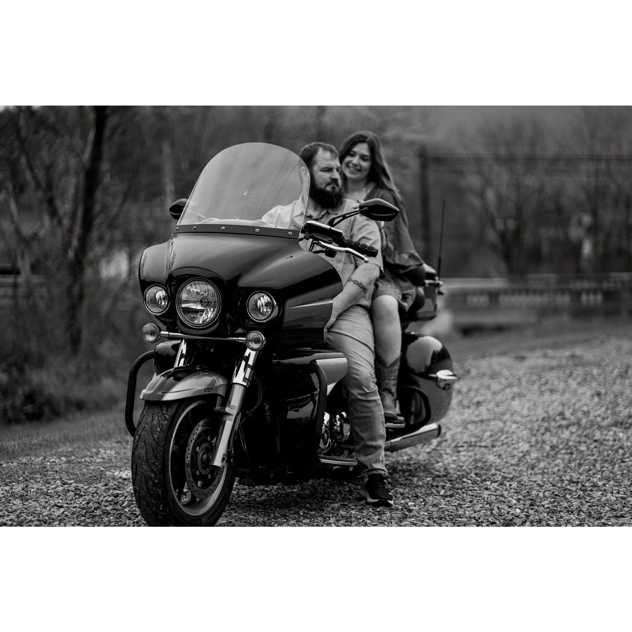 Engagement pictures at Wannamakers General Store