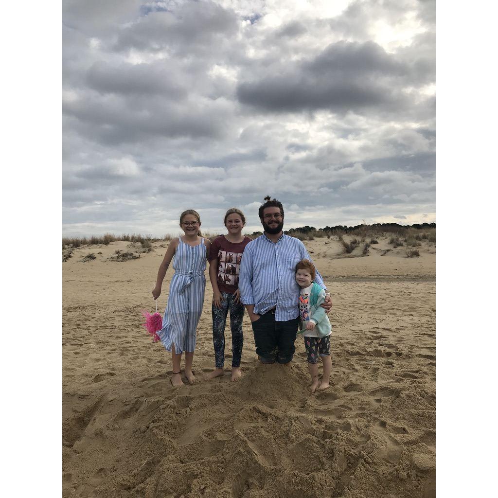 Joe meets the Gunnell girls
