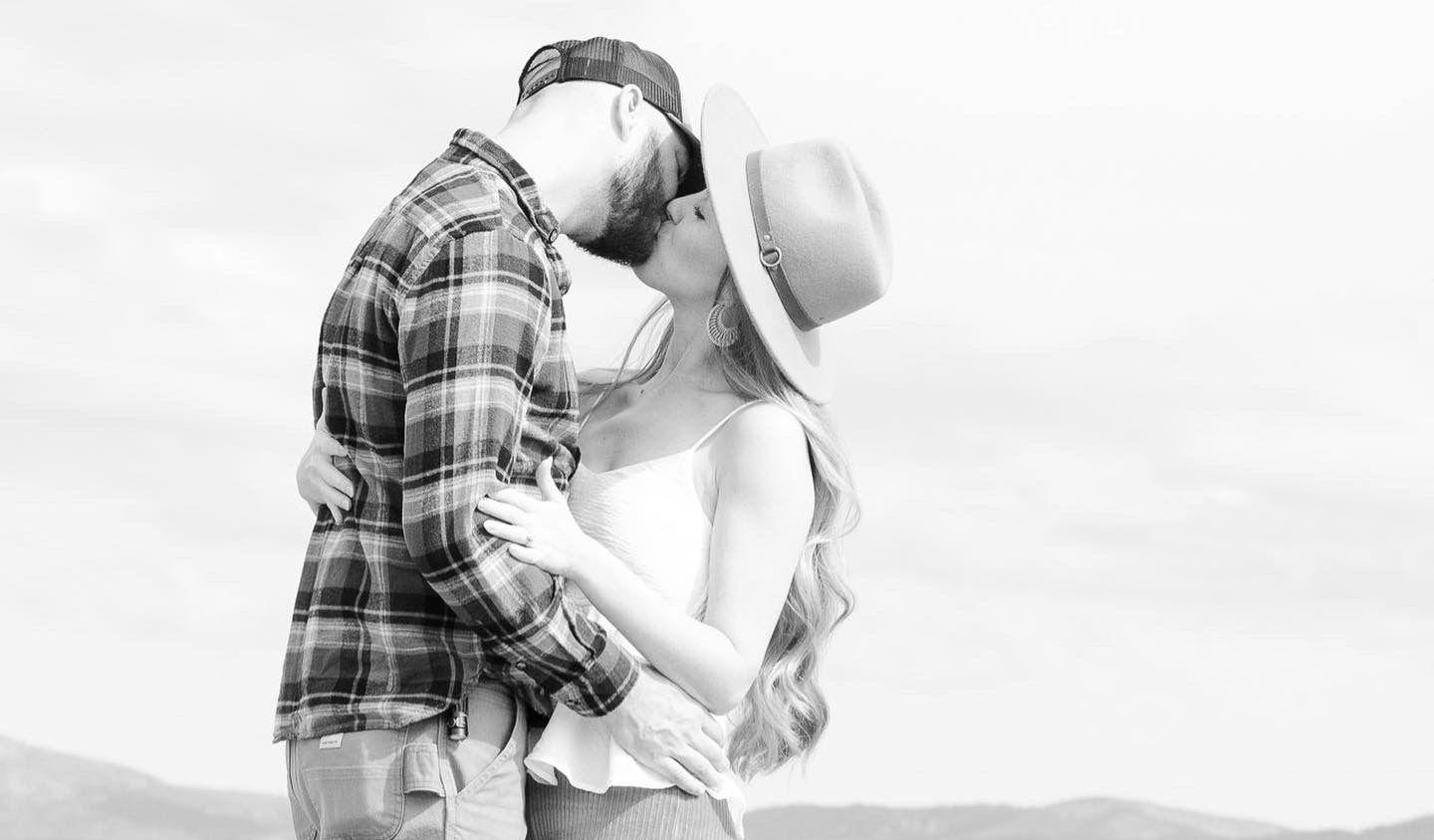 The Wedding Website of Heidi Pettit and Daniel Wood