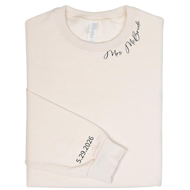 Hee-Roes Custom Mrs Sweatshirt for Bride Sweater Personalized Future Mrs Shirt Fiance Sweatshirt Gifts for Women Bridal