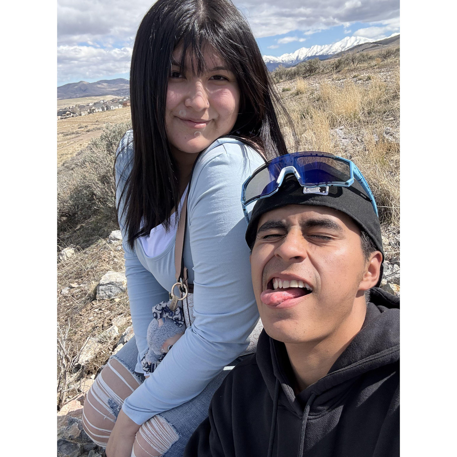 We hadnt seen each other in almost 2 weeks in this picture, logest we've been apart | No nos habรญamos visto en casi 2 semanas en esta foto. Es lo mas largo que hemos estado separados