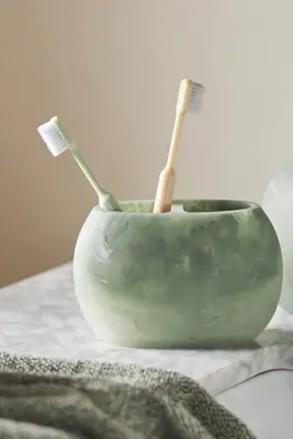 Luna Toothbrush Holder