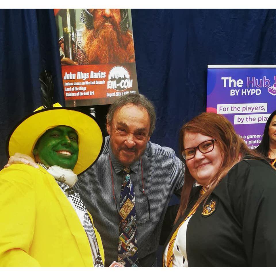 Our nerdy asses meeting John Rhys Davies (Gilmi), while dressed as the Mask and in Hufflepuff robes at em-con