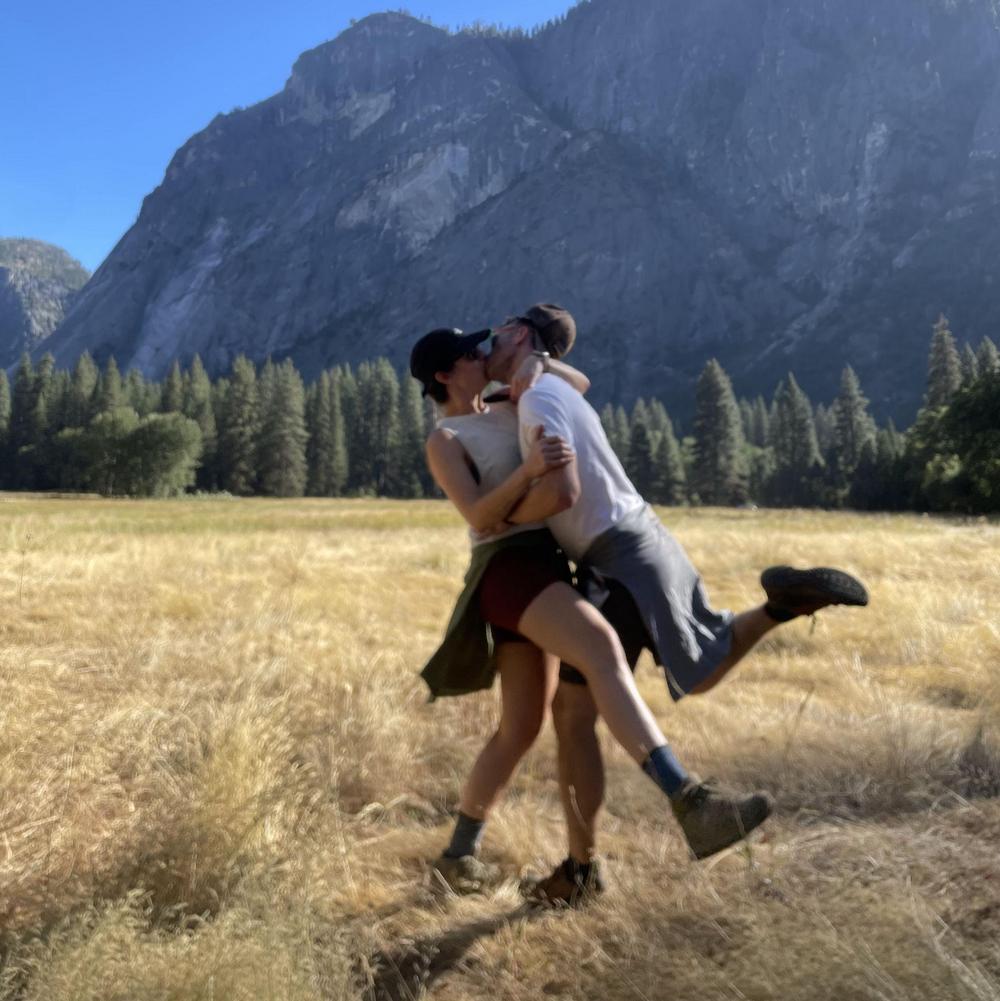 Amanda Giles and Damien Kerwin's Wedding Website, image size:1000x1001