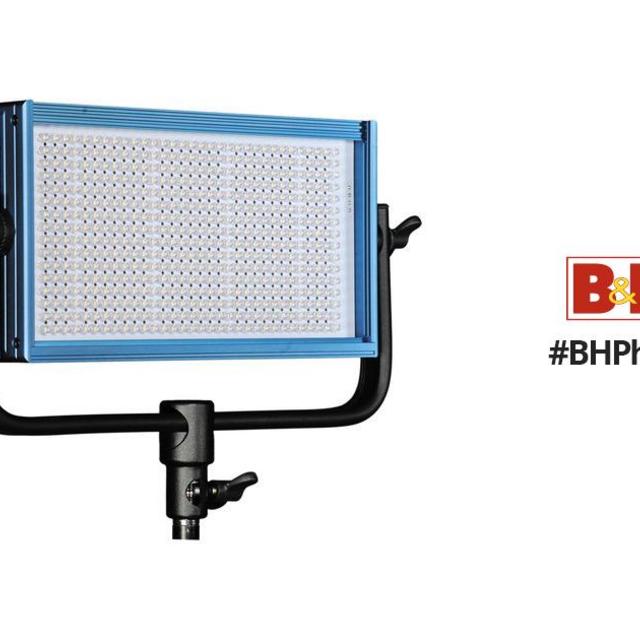 Lighting kit 																													LED500 Pro Daylight LED Light with V-Mount Battery Plate