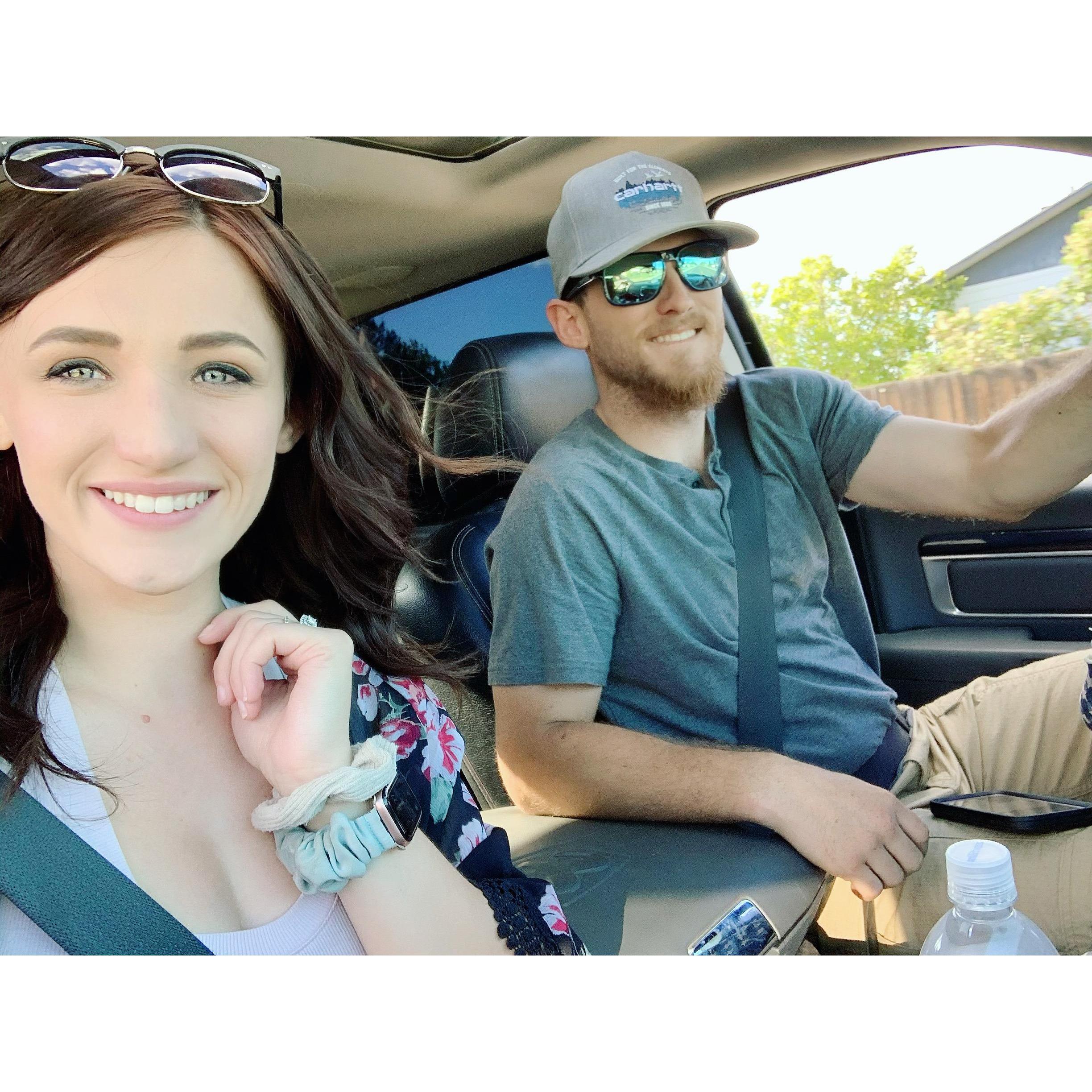 🎶"No other shotgun rider beside me, singing to the radio" 🎶