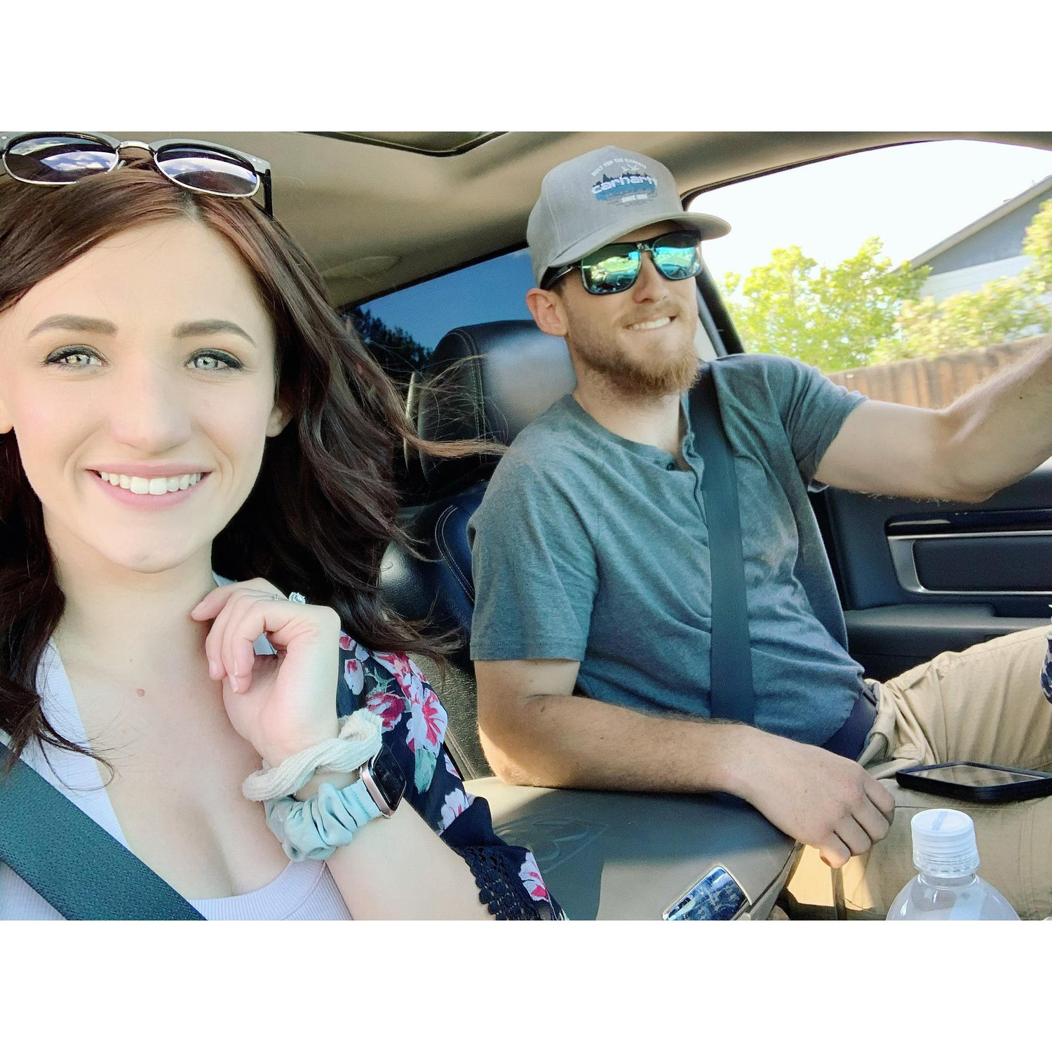 🎶"No other shotgun rider beside me, singing to the radio" 🎶