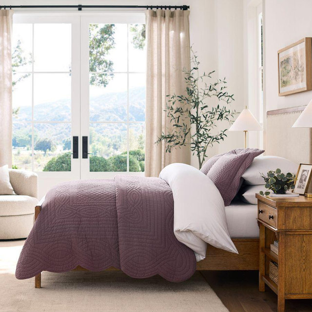 Heirloom Scalloped Quilt, Plum, Full/Queen