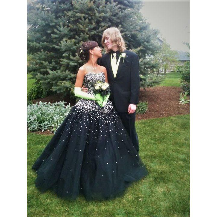 4/27/12: Headed to Prom at the Field Museum <3