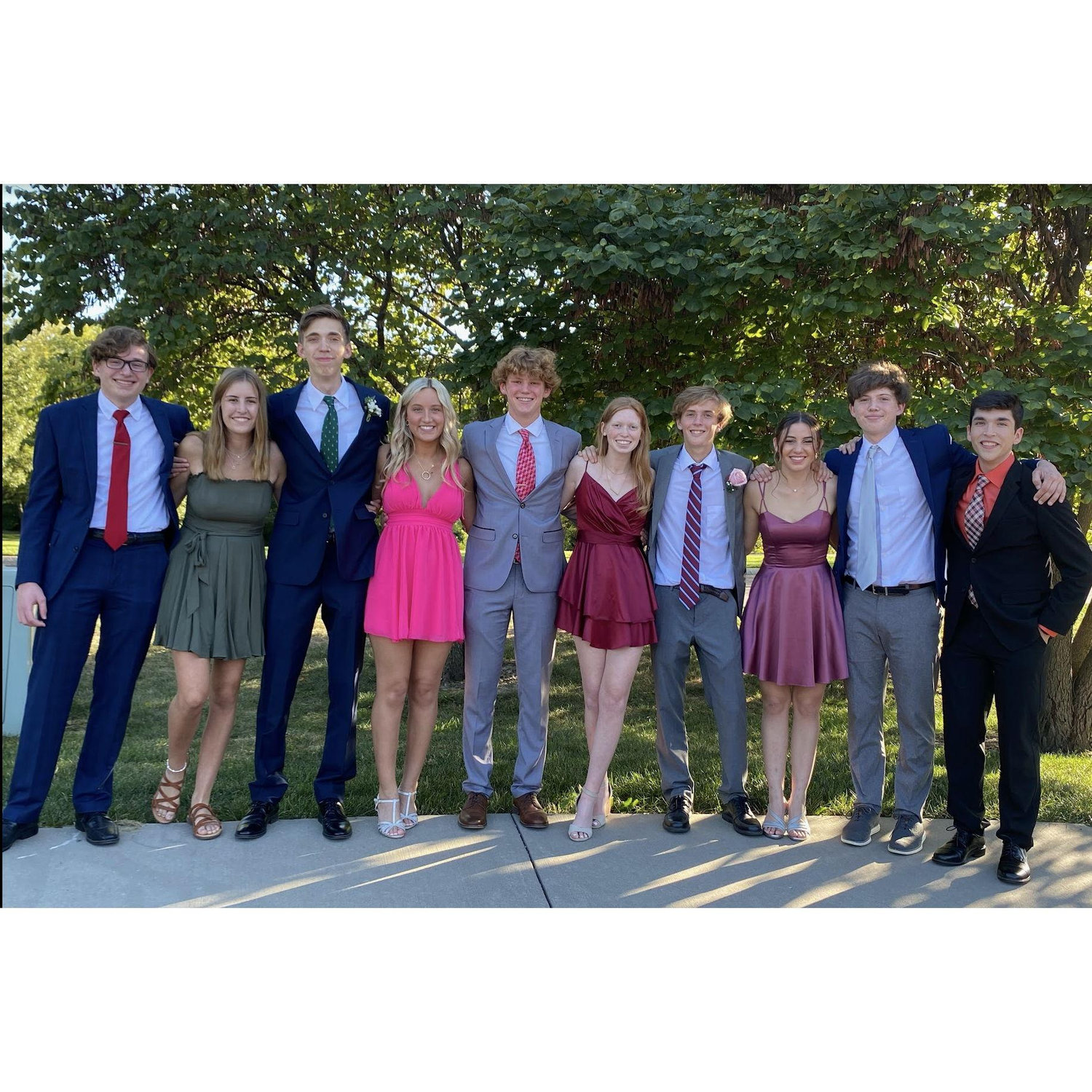 We've upgraded to SIX wedding party members in this one