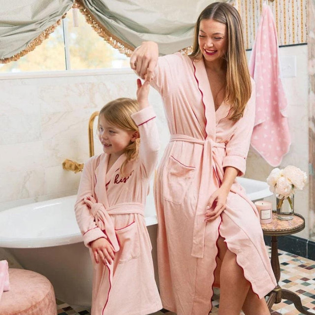 Small Pink & Red Women's Long Scallop Lightweight Robe