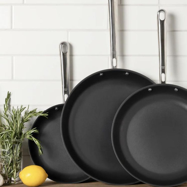 Carbon pan