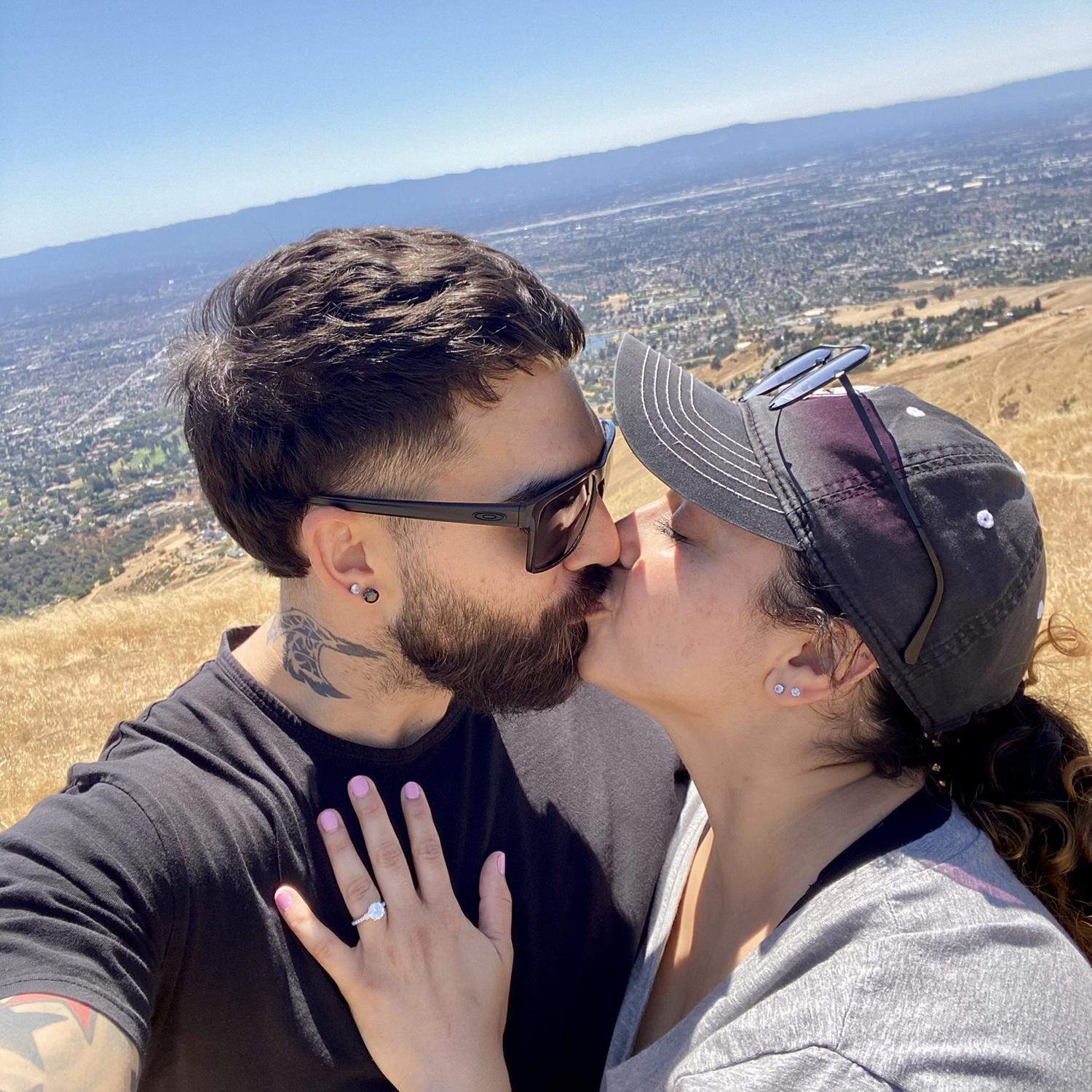 The fiancés 👩🏻‍❤️‍💋‍👨🏻