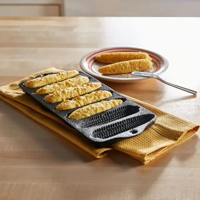 BrylaneHome Pre-Seasoned Cast Iron Cornbread Baking Tray - Black