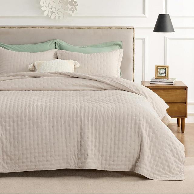Bedsure Queen Quilt Bedding Set - Soft Ultrasonic Full/Queen Quilt Set - Clover Bedspread Queen Size - Lightweight Bedding Coverlet for All Seasons (Includes 1 Natural Quilt, 2 Pillow Shams)
