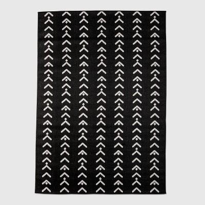 Vee Stripe Outdoor Rug Black - Opalhouse™