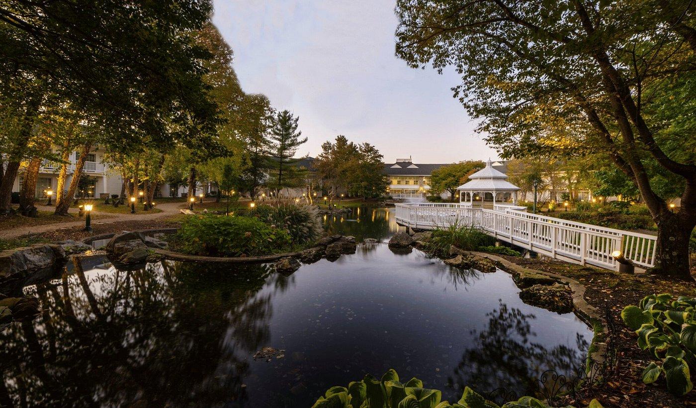 The Wedding Website of Carly Zehr and Roystan Coval