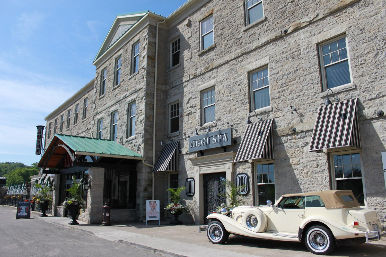 The Wedding Website of Mike Bertiean and Maureen McMulkin