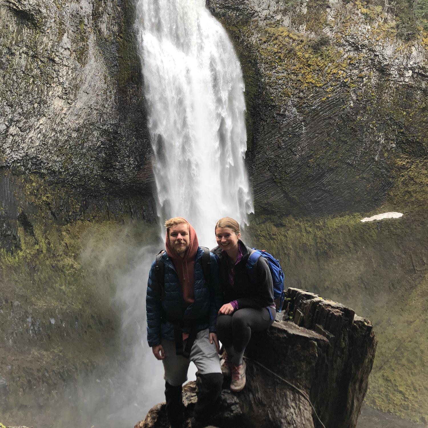 Winter hike at Salt Creek Falls