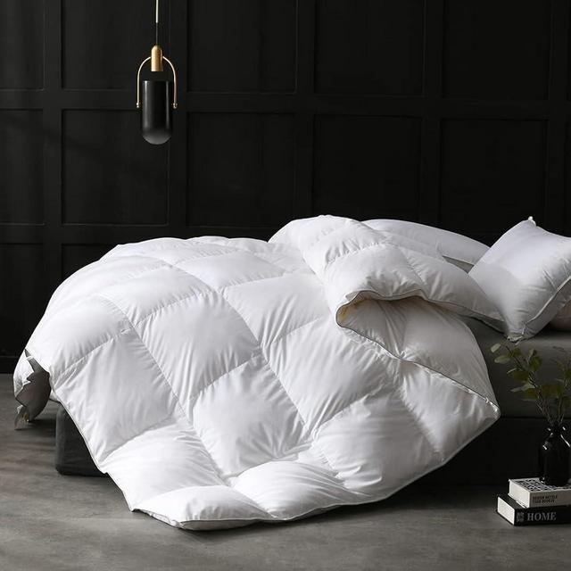 APSMILE Luxurious Down Feather Fibers Comforter California King - Ultra-Soft Fluffy Duvet Insert, High Fill-Power Hotel Comforter, 57 Oz Medium Warmth Bedding for All Season (Solid White, 104x96)