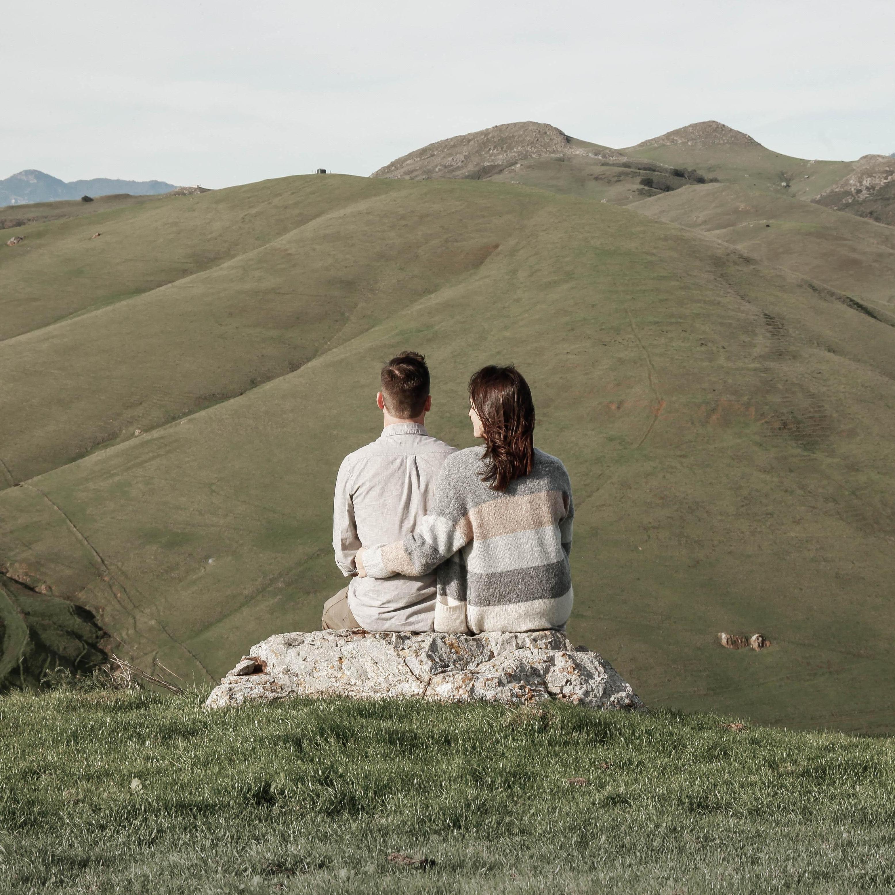 As soon as we arrived at the wedding venue and I saw these rolling hills, I knew it was the one.