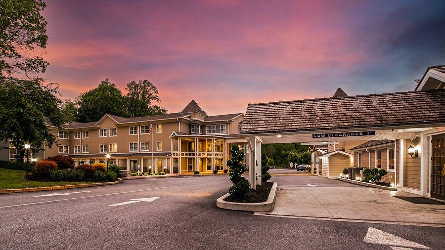 The Wedding Website of Sydney Pluta and Adam Kozicki