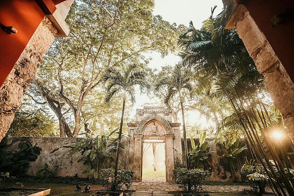 The Wedding Website of Claudia Bernier and Emilio Cavazos - Escobar