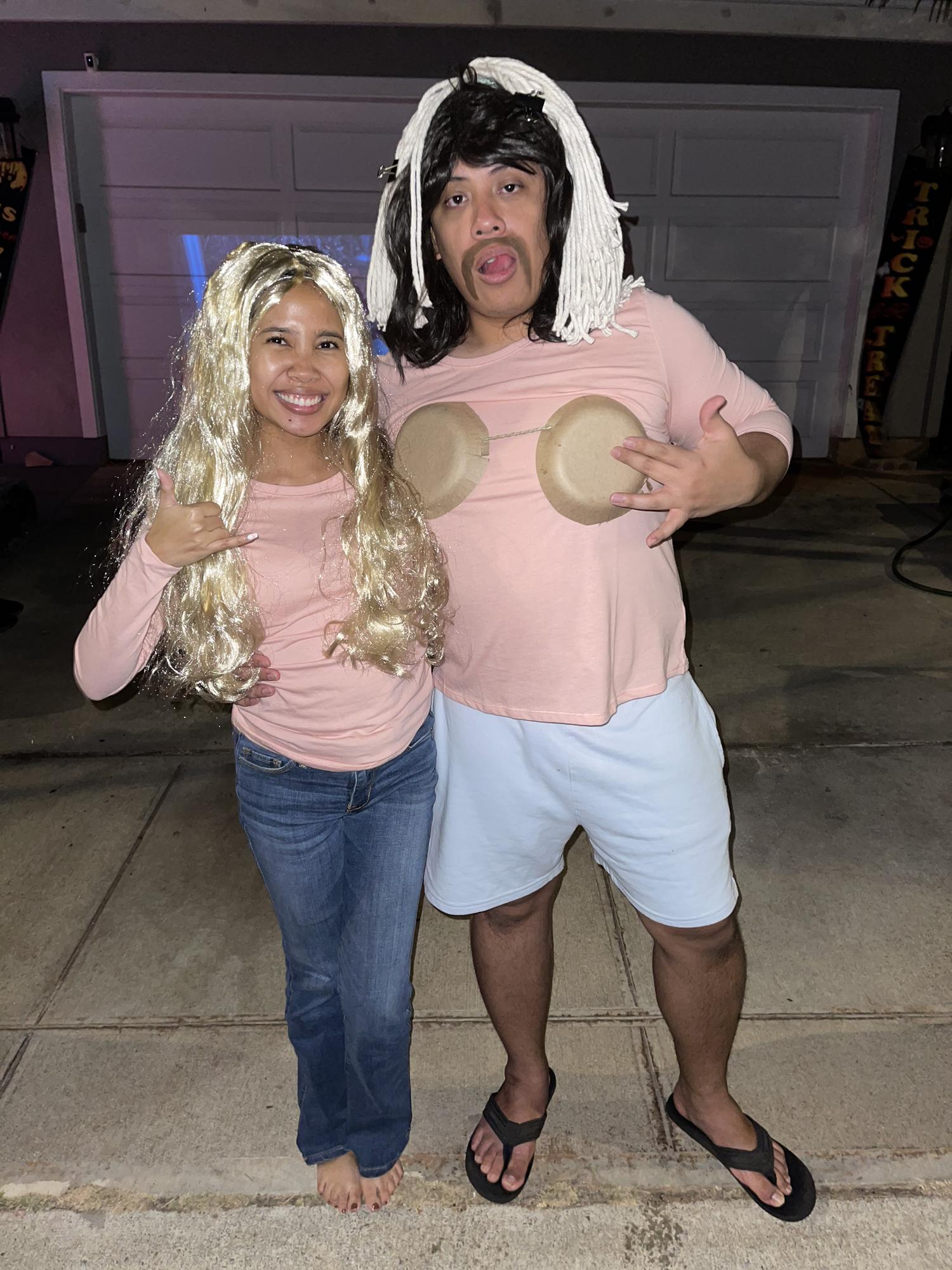 Another hilarious Halloween costume!
Can anyone guess who were supposed to be?