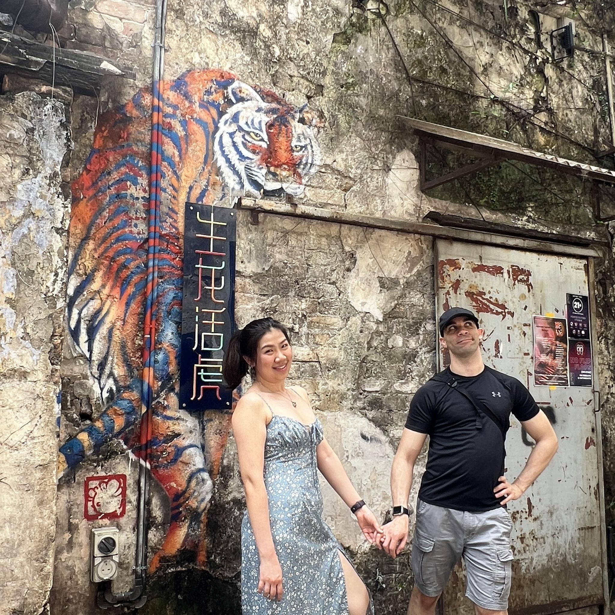 Eunice pretended to be a tourist by taking Anthony to touristy spots in Kuala Lumnpur. LOL