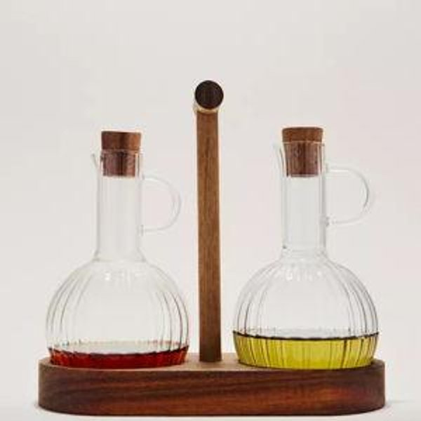 BOROSILICATE GLASS AND WOOD CRUET SET