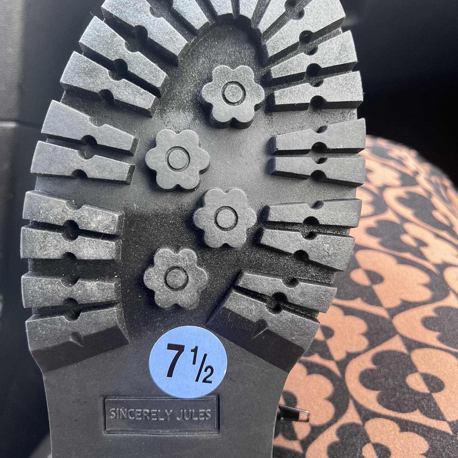 But I’ll leave flower foot prints in the dirt 🌼