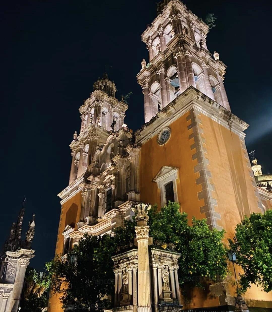 The Wedding Website of Itzel Guerrero and Linekeer Duron