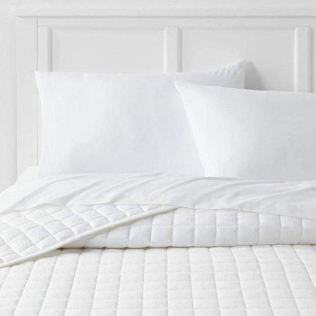 King Jersey Quilt White - Room Essentials™