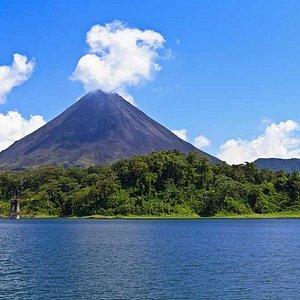 Costa Rica Volcano Tour and Zip Line Honeymoon Excursion