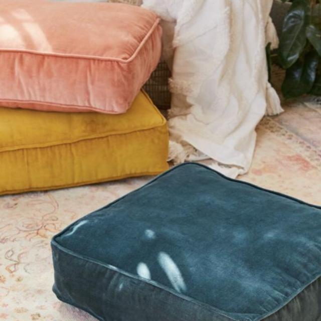 Floor cushions (3)