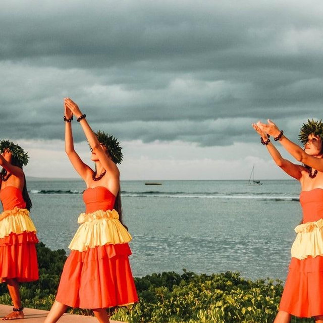 Luau Dinner in Maui (Honeymoon Experience)
