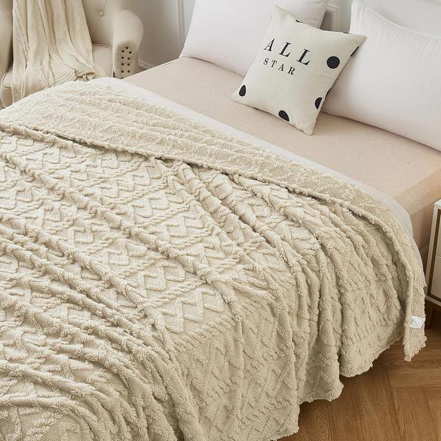 Aganear Fleece Twin Blanket - 3D Stylish Design, Lightweight Blanket Super Soft, Fluffy, Warm, Decorative Gifts for All Seasons, Portable Throw Blankets for Couch, Sofa, Bed, Car(60"×80", Khaki)
