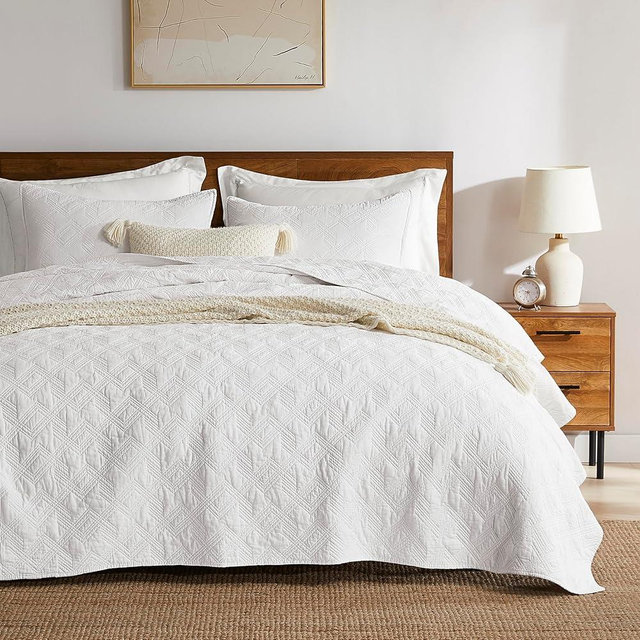 WDCOZY White 100% Cotton Quilt Bedding Sets Queen Size with 2 Pillow Shams, Shabby Chic Rustic Textured Gauze Lightweight Country Soft Bedspread Coverlet for All Season, 3 Pieces, 90x96 inches
