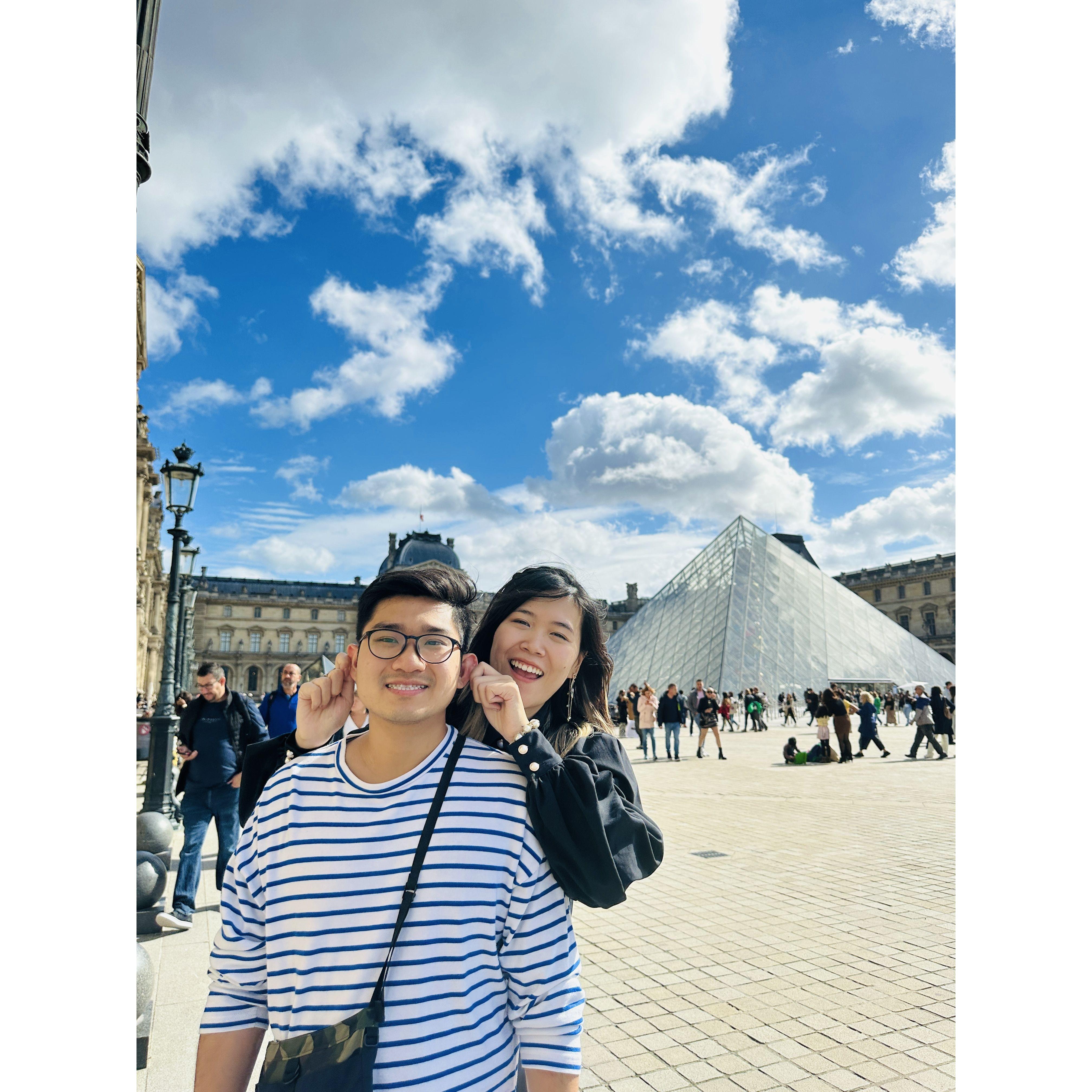 [2022-10] We squeezed in to observe The Mona Lisa painting @ France