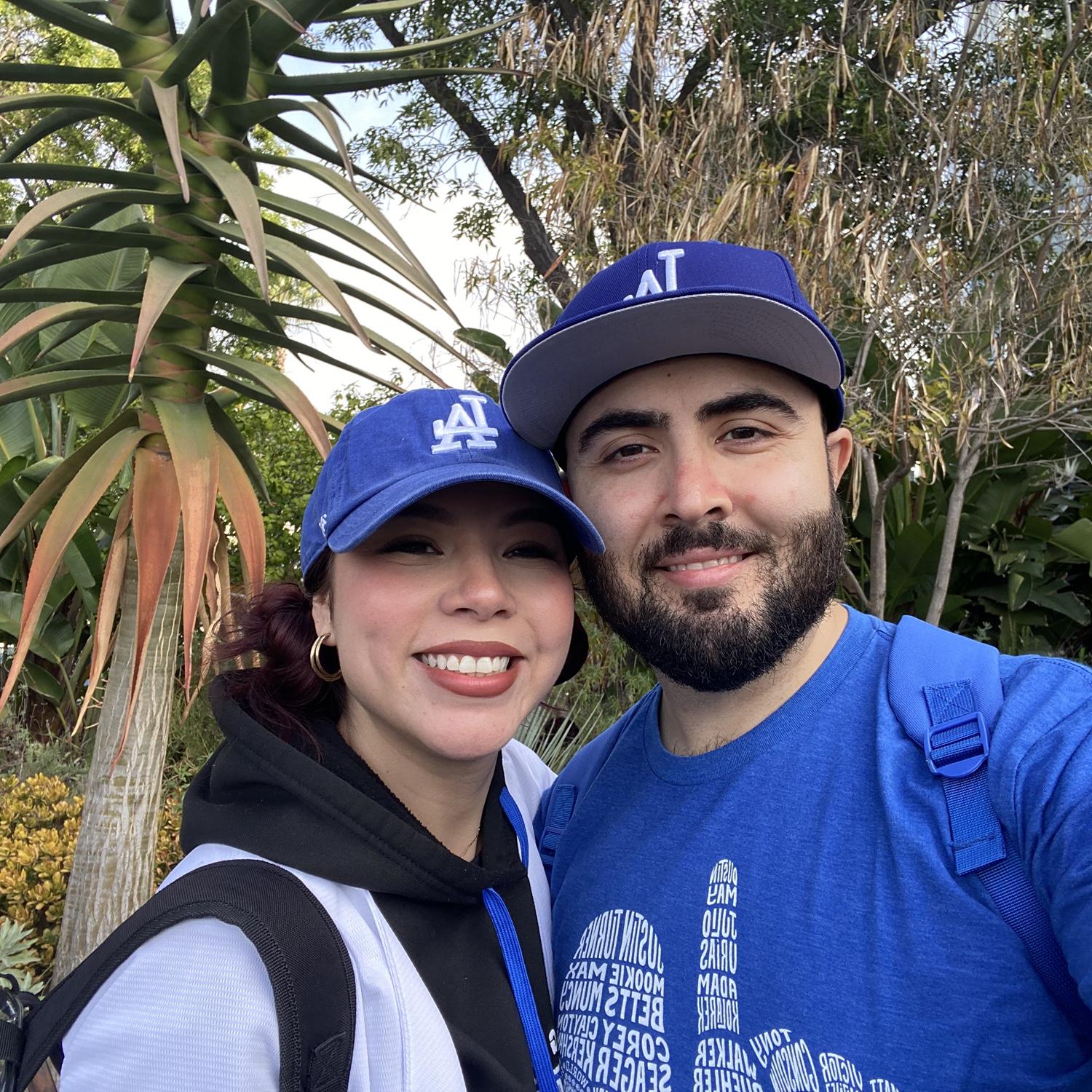 At our 2nd home - LET'S GO DODGERS!
***
En nuestra segunda casa: ¡VAMOS DODGERS!